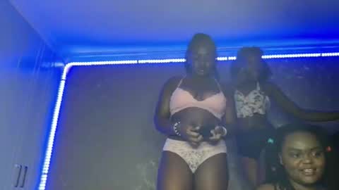 Snapshot of serene_sway chatting on November 11, 2025, 4:07 pm Serene online show from November 11, 2025, 4:07 pm