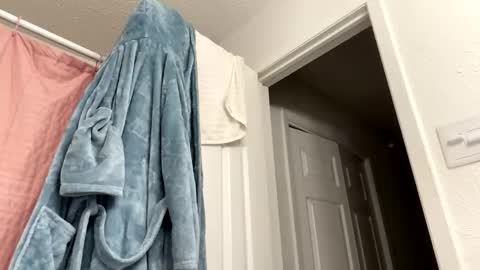 serenityroseee online show from April 12, 2026, 3:06 pm