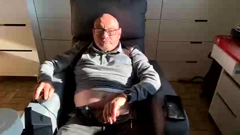 serge8413 online show from December 30, 2024, 1:25 pm