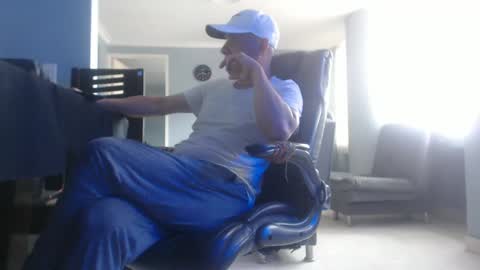 Snapshot of serioyhetero19 chatting on January 24, 2025, 8:43 pm hetero serio discreto online show from January 24, 2025, 8:43 pm