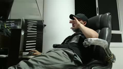 Snapshot of serioyhetero19 chatting on April 8, 2026, 12:32 am hetero serio discreto online show from April 8, 2026, 12:32 am