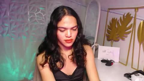 Snapshot of servicedoll18 chatting on November 14, 2025, 7:01 pm Bella online show from November 14, 2025, 7:01 pm