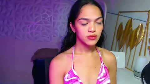 Snapshot of servicedoll18 chatting on January 8, 2026, 5:26 pm Bella online show from January 8, 2026, 5:26 pm