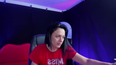 LUCERO online show from October 12, 2025, 4:33 am