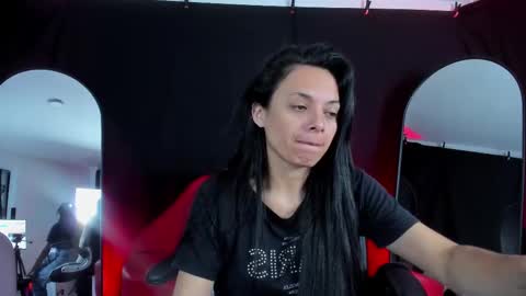 LUCERO online show from October 31, 2025, 3:40 am