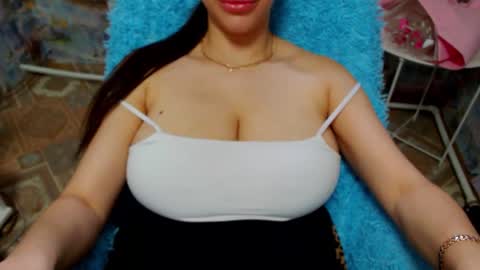 seu_cute online show from November 18, 2025, 7:24 am