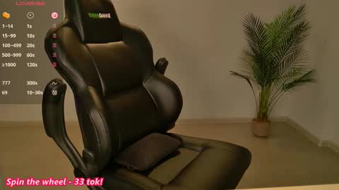 Snapshot of sexberry_ chatting on October 20, 2025, 9:54 am Melissa online show from October 20, 2025, 9:54 am