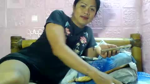 Snapshot of sexgoddesses4u chatting on December 30, 2024, 12:11 am Ems online show from December 30, 2024, 12:11 am