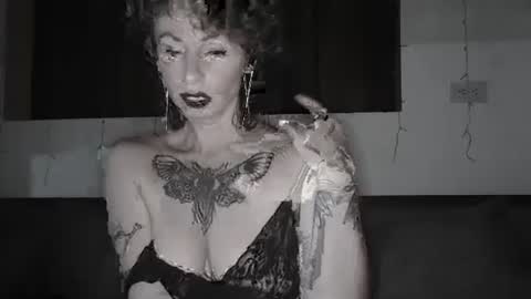 Snapshot of sexnchocolate chatting on January 10, 2025, 7:57 am Trixy Rose online show from January 10, 2025, 7:57 am