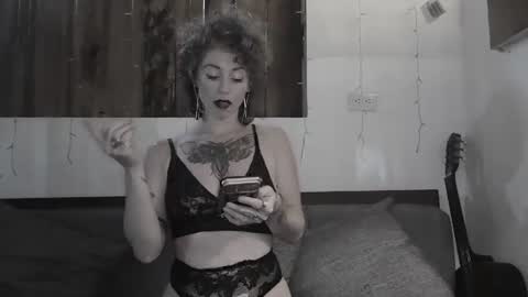 Snapshot of sexnchocolate chatting on January 10, 2025, 2:13 pm Trixy Rose online show from January 10, 2025, 2:13 pm