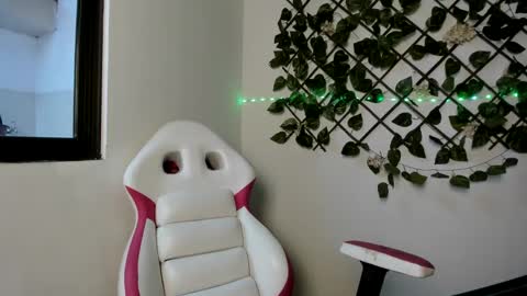 Snapshot of sexual_addiction chatting on February 10, 2025, 6:56 pm SARA online show from February 10, 2025, 6:56 pm