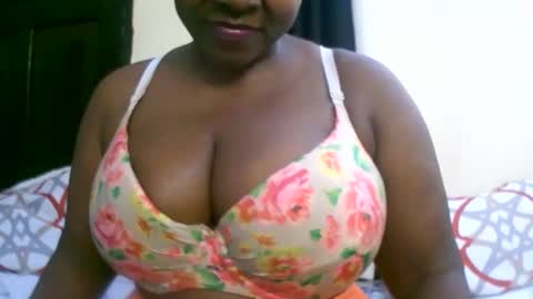 Snapshot of sexxi_ebony chatting on October 29, 2025, 9:44 am sexxi_ebony online show from October 29, 2025, 9:44 am