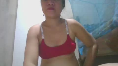Snapshot of sexxxymomsh chatting on March 8, 2026, 8:01 pm sexxxymomsh online show from March 8, 2026, 8:01 pm