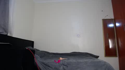 Sweet doll  online show from March 18, 2026, 7:33 am