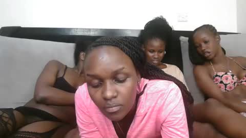 Snapshot of sexxymaya25 chatting on October 16, 2025, 12:11 am maya online show from October 16, 2025, 12:11 am