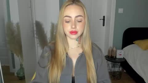 C o r a l i e online show from May 10, 2026, 6:40 am