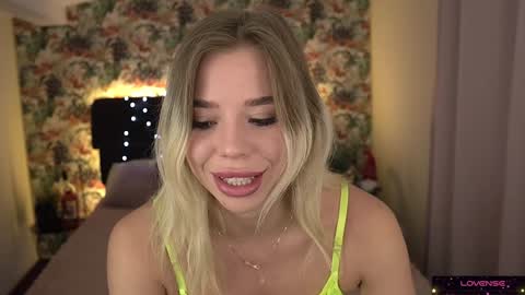 Snapshot of sexy_ira chatting on January 1, 2025, 12:11 pm Ira online show from January 1, 2025, 12:11 pm