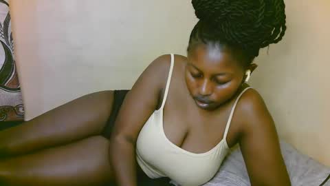 Snapshot of sexy_latasha chatting on October 16, 2025, 6:03 am sexy_latasha online show from October 16, 2025, 6:03 am