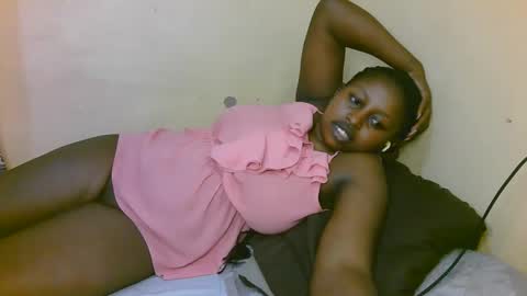 Snapshot of sexy_latasha chatting on October 19, 2025, 7:47 pm sexy_latasha online show from October 19, 2025, 7:47 pm