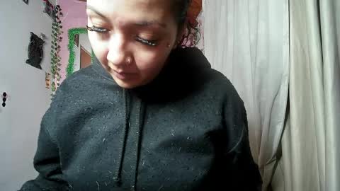 Snapshot of sexy_lolas chatting on June 1, 2026, 5:09 am sexy lolas online show from June 1, 2026, 5:09 am