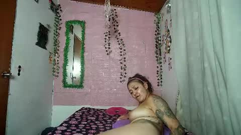 Snapshot of sexy_lolas chatting on June 25, 2026, 1:27 am sexy lolas online show from June 25, 2026, 1:27 am