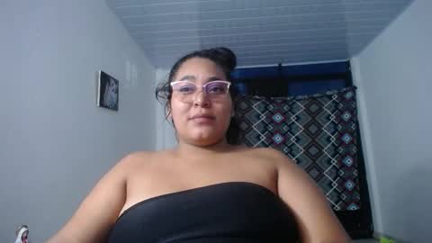 Snapshot of sexy_love_15 chatting on September 12, 2025, 4:23 am SIRENA LOVE online show from September 12, 2025, 4:23 am