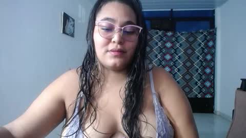 Snapshot of sexy_love_15 chatting on November 14, 2025, 6:01 am SIRENA LOVE online show from November 14, 2025, 6:01 am