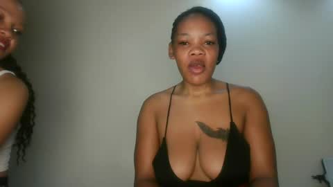 Snapshot of sexy_lyna chatting on June 19, 2026, 3:11 am sexy_lyna online show from June 19, 2026, 3:11 am