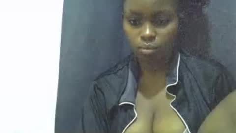 sexy_lyne23 online show from June 17, 2026, 5:58 pm