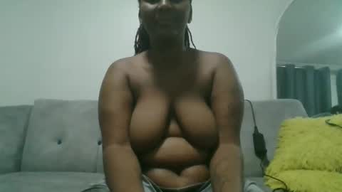 Snapshot of sexy_milk_slut chatting on January 8, 2026, 2:14 am milky online show from January 8, 2026, 2:14 am