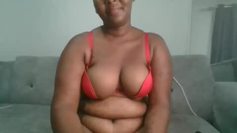 Snapshot of sexy_milk_slut chatting on March 12, 2026, 2:50 am milky online show from March 12, 2026, 2:50 am