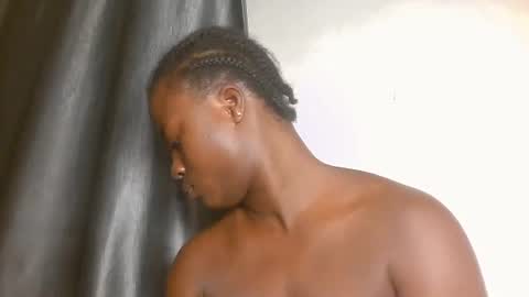 sexy_petitqueen online show from March 2, 2026, 3:52 am