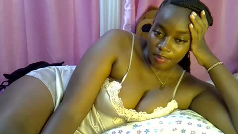 Snapshot of sexy_siera chatting on February 22, 2026, 7:01 pm laura online show from February 22, 2026, 7:01 pm