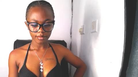 Snapshot of sexy_slimebony chatting on October 25, 2025, 1:24 am Rae online show from October 25, 2025, 1:24 am