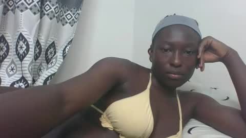Snapshot of sexy_zola chatting on April 29, 2026, 6:47 pm Im Zola online show from April 29, 2026, 6:47 pm