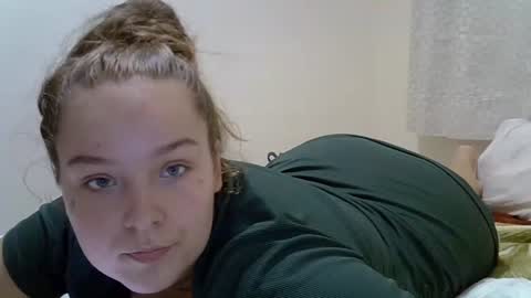 Snapshot of sexyayo666 chatting on September 24, 2025, 6:44 pm ALAYA online show from September 24, 2025, 6:44 pm