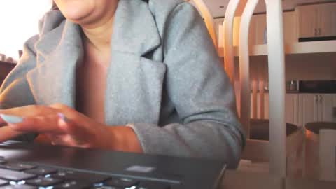 sexylady online show from December 7, 2024, 10:45 am