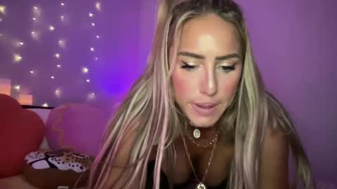 Snapshot of sexygoodvibebabe69 chatting on December 22, 2024, 9:11 am Ashley Love online show from December 22, 2024, 9:11 am