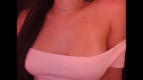 Snapshot of sexyideusa chatting on December 18, 2024, 2:10 am Sexy online show from December 18, 2024, 2:10 am