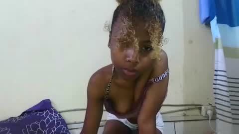 Elania online show from April 28, 2026, 7:02 am