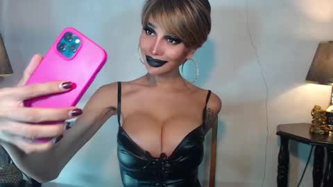 Queen Sofia online show from May 1, 2026, 3:11 am