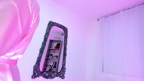 Snapshot of sexyly_fit chatting on February 18, 2026, 12:23 pm Alicia online show from February 18, 2026, 12:23 pm