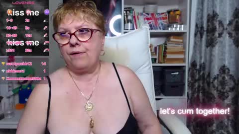 Snapshot of sexylynette4u chatting on February 2, 2025, 1:52 pm sexylynette4u online show from February 2, 2025, 1:52 pm