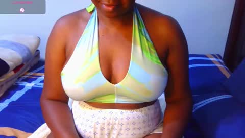 Snapshot of sexymompie chatting on September 17, 2025, 7:15 pm CANDY online show from September 17, 2025, 7:15 pm