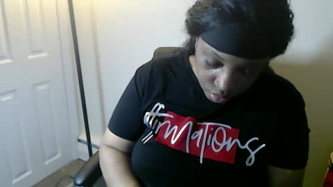 SexyMona online show from May 21, 2026, 7:37 am