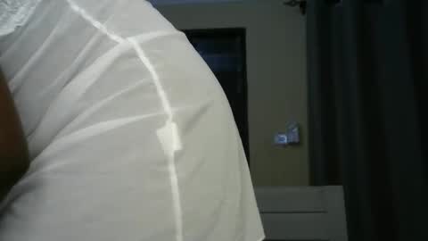 Snapshot of sexypetite_lee chatting on December 11, 2024, 12:34 pm Lee online show from December 11, 2024, 12:34 pm