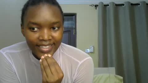 Snapshot of sexypetite_lee chatting on December 28, 2024, 12:24 pm Lee online show from December 28, 2024, 12:24 pm