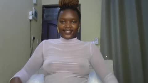 Snapshot of sexypetite_lee chatting on February 10, 2025, 5:25 am Lee online show from February 10, 2025, 5:25 am