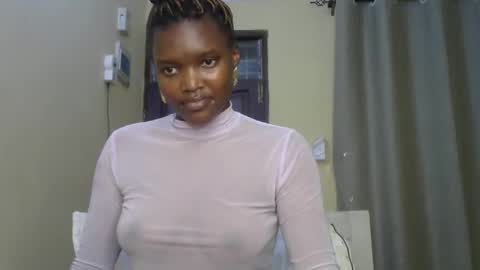 Snapshot of sexypetite_lee chatting on February 12, 2025, 12:01 pm Lee online show from February 12, 2025, 12:01 pm