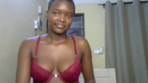 Snapshot of sexypetite_lee chatting on February 16, 2025, 1:27 pm Lee online show from February 16, 2025, 1:27 pm